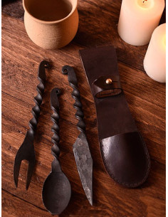 Medieval cutlery with cover 2