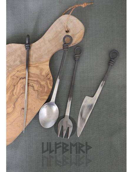 Medieval cutlery set