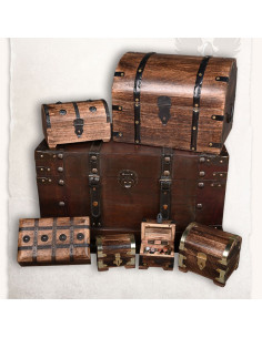 Medieval chest with colored stones (10x7 cms.)