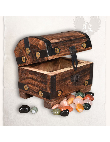 Medieval chest with colored stones (10x7 cms.) Medieval chest with colored stones (10x7 cms.)