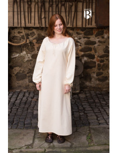Annecke medieval nightgown