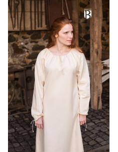 Annecke medieval nightgown 2