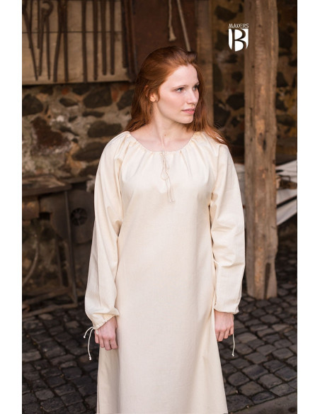 Annecke medieval nightgown