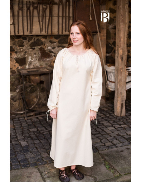 Annecke medieval nightgown
