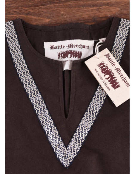Ailrik brown medieval tunic