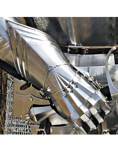 Medieval gauntlets S. XV