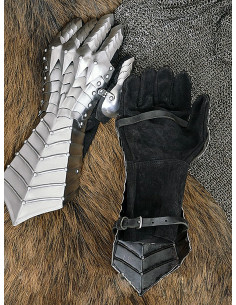 Articulated medieval gauntlets, 1.3 mm steel. 2