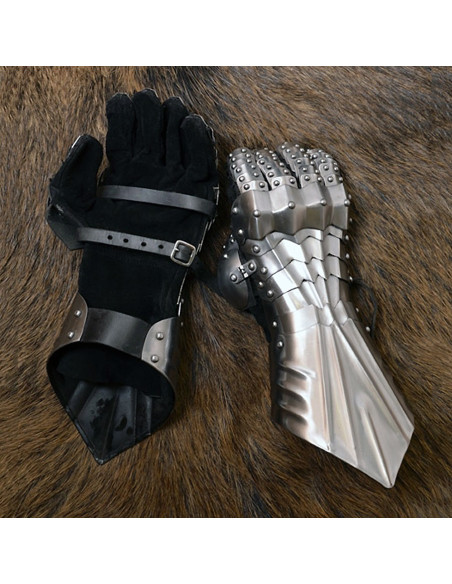 Riveted gauntlets, 1.3 mm steel.