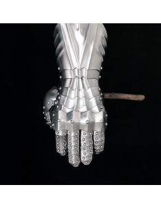 Riveted gauntlets, 1.3 mm steel. 2