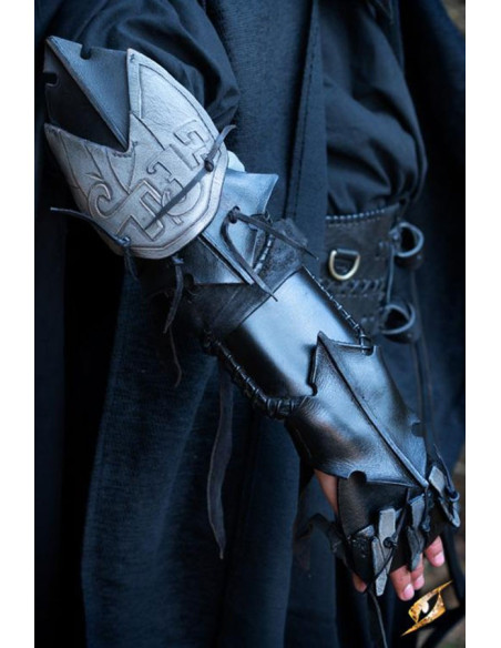 Assassin claw bracelet, right arm (1...