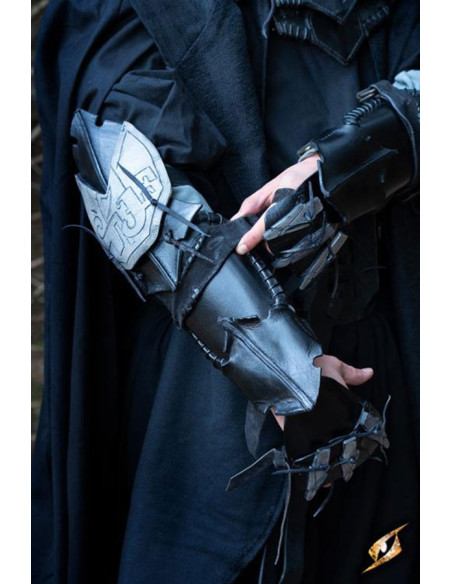 Assassin claw bracelet, right arm (1...