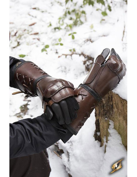 Leather gauntlet, left arm (1 ct.)