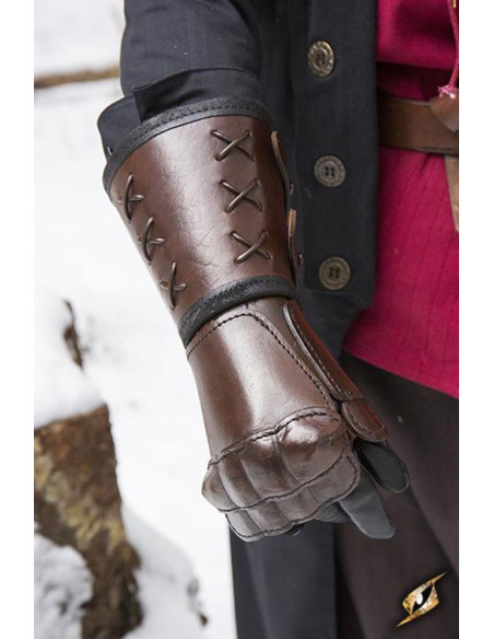 Leather gauntlet, right arm (1 pc.)