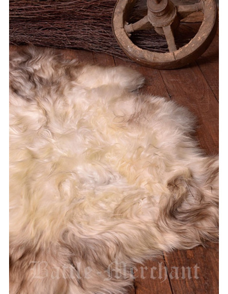 Light colored Nordic sheepskin, 110 cms. Light colored Nordic sheepskin, 110 cms.