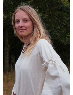 Medieval dress woman Burglinde trumpet sleeves 2