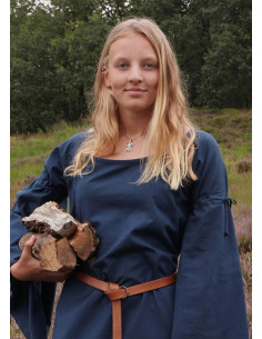 Medieval dress woman Burglinde blue trumpet sleeves 2