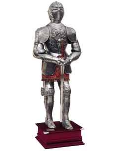Silver natural armor with engravings, garnet suit and sword in his hands 2