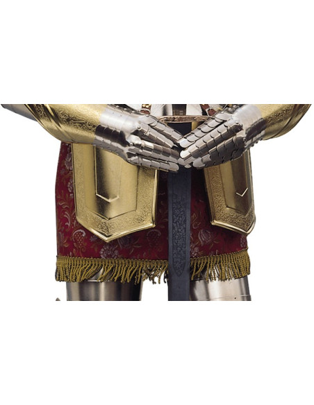 Natural silver and gold armor with engravings, garnet suit and sword in his hands