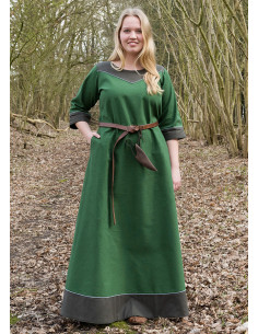 Medieval cotton dress model Gesine, green 2