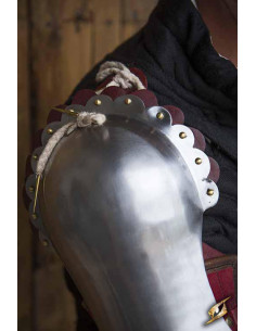 Paladin's shoulder pads, red leather finish 2