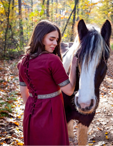 Medieval dress woman Enin, red color