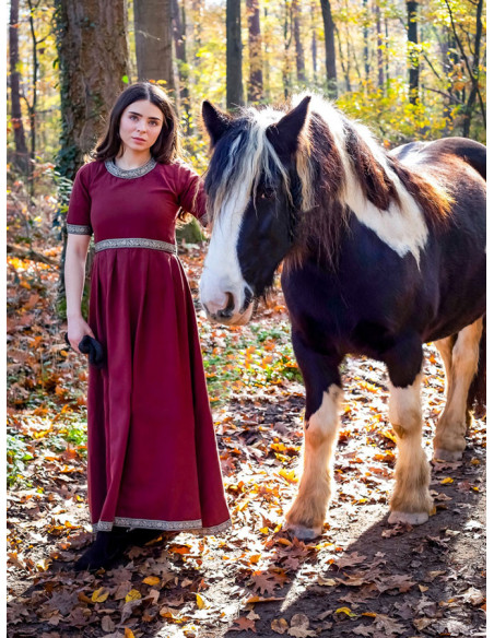 Medieval dress woman Enin, red color