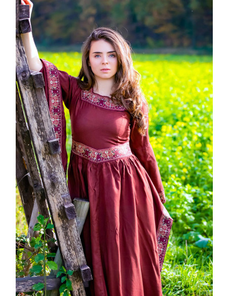 Medieval nobility dress, burgundy red