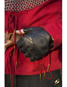 Celtic black leather gloves, buckle closure 2