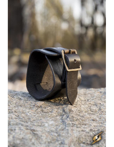 One-strap leather bracelet, black color