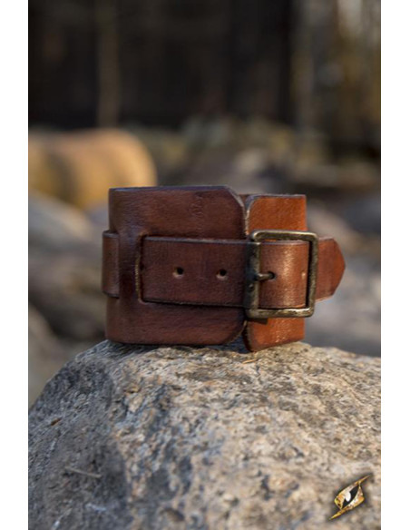 One-strap leather bracelet, brown color