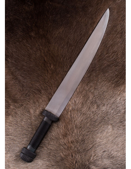 Viking seax or scramasax with wire grip