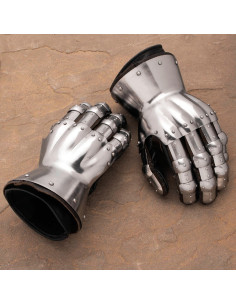 Articulated Gauntlets - Hourglass, 14th century