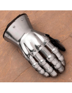 Articulated Gauntlets - Hourglass, 14th century 2