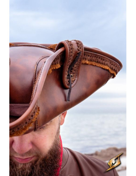 Brown pirate hat in synthetic leather Brown pirate hat in synthetic leather