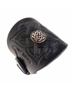 Celtic knot bracelet and reliefs in leather