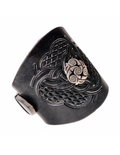 Celtic knots bracelet with reliefs in leather