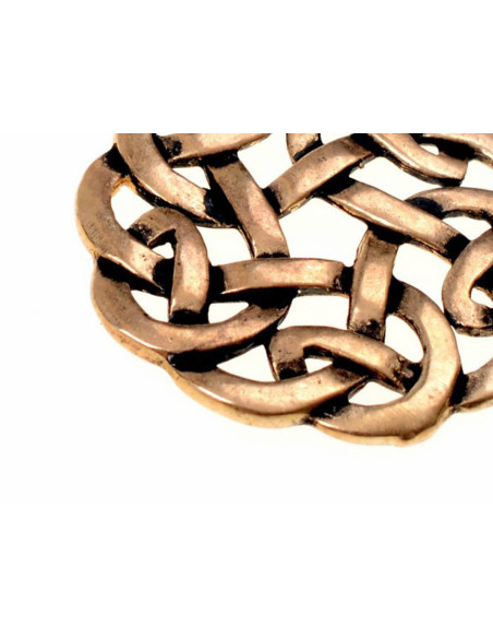 Celtic pendant round intertwined knot