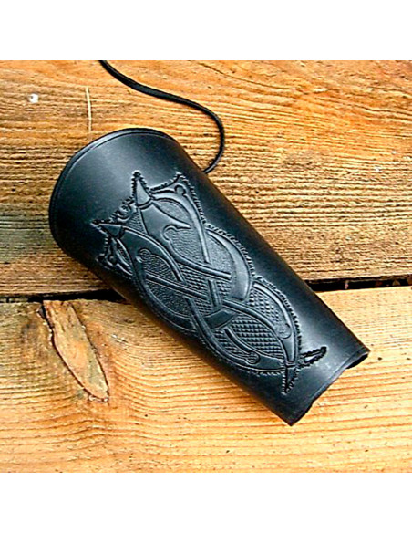 Archer bracelet with Celtic knot