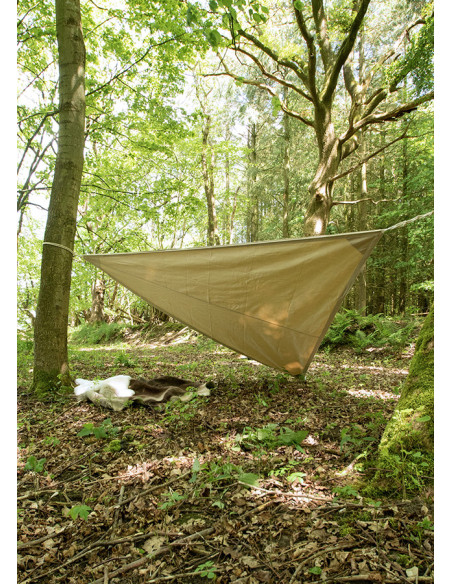 Triangular awning with rope for...