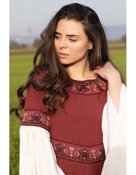 Yala noble medieval dress, with lace