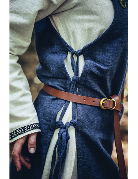 Aleiga woman's blue surcoat with braces Aleiga woman's blue surcoat with braces
