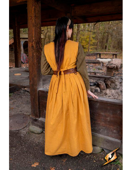 Medieval and Renaissance dress woman...