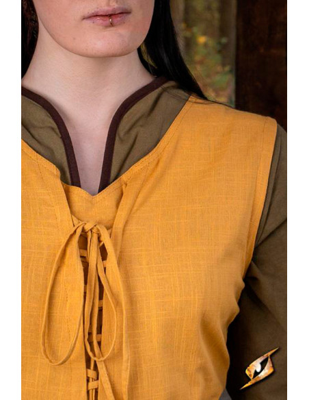 Medieval and Renaissance dress woman...