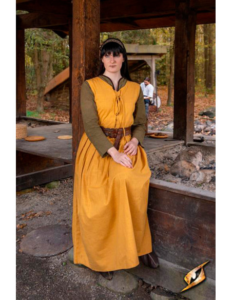 Medieval and Renaissance dress woman...