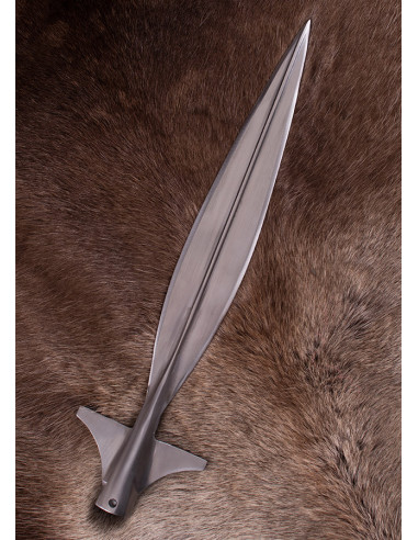 Leaf-shaped winged spearhead, length 43.5 cm.