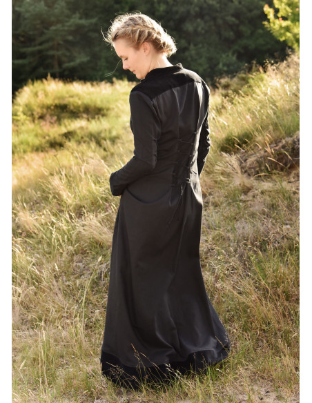 Courtesan Meira medieval dress with... Courtesan Meira medieval dress with...