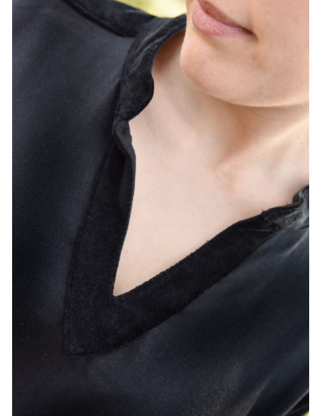 Courtesan Meira medieval dress with... Courtesan Meira medieval dress with...