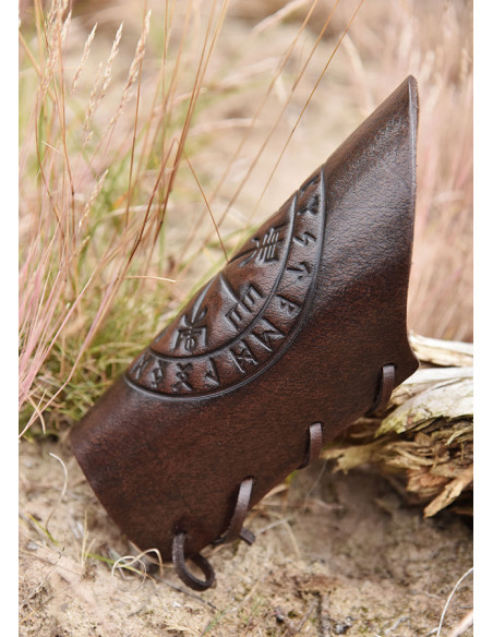 Leather bracelet with Vegvísir engraving