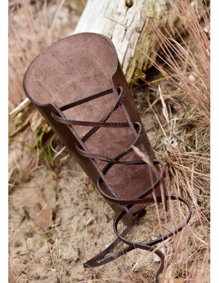 Leather bracelet with Vegvísir engraving