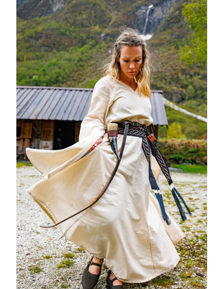 Medieval dress trumpet sleeves model...